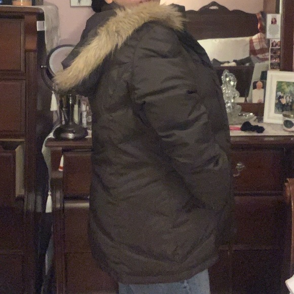 Brown puffer coat - Picture 5 of 7